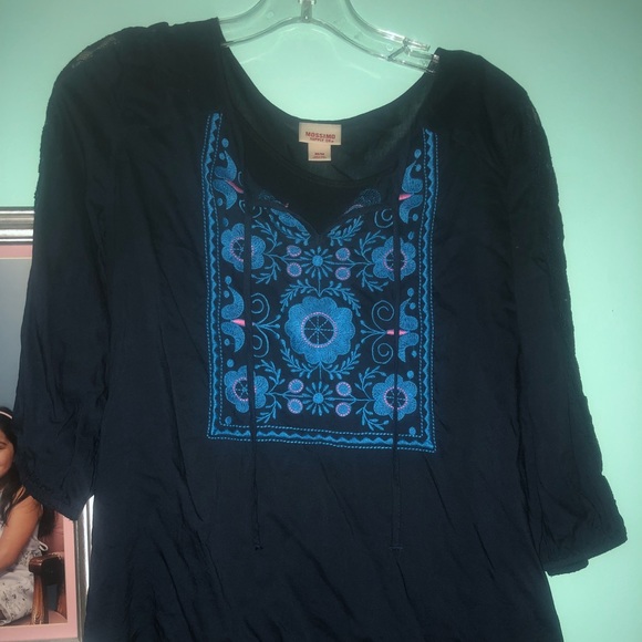 All of these are tops! - Picture 2 of 7